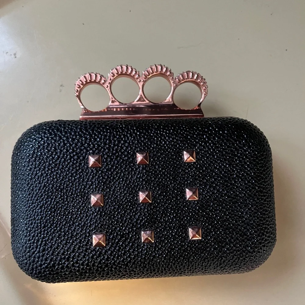 Clutch - Picture 3 of 5
